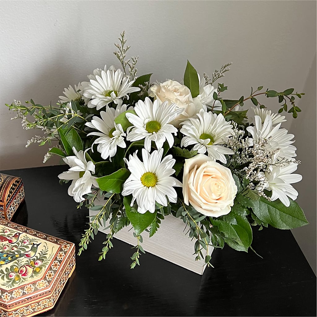 Fresh Linen Box Bouquet – ANNA'S FLOWERS & GIFTS, West Long Branch NJ